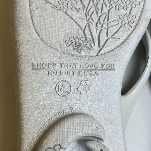 Oka-b Womens Lucky Thong Flip Flops Sz Med/Lg White. Gold/White Beaded Medallion - Picture 7 of 9